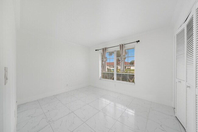 Building Photo - 1443 SW 27th Ave