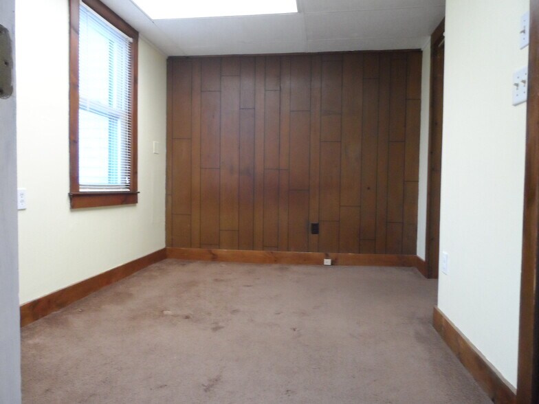 Building Photo - 130 Park St