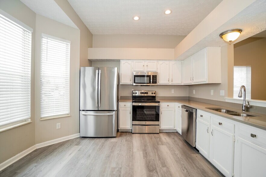 Building Photo - 5037 Shady Oak Dr