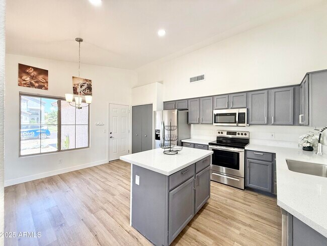 Building Photo - 14917 W Lamoille Dr