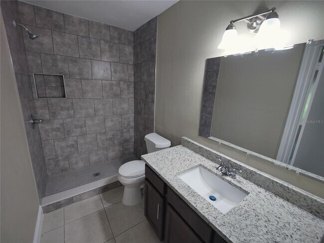 Building Photo - 445 Fountainhead Cir
