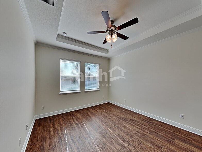 Building Photo - 1159 Sky Lks Dr