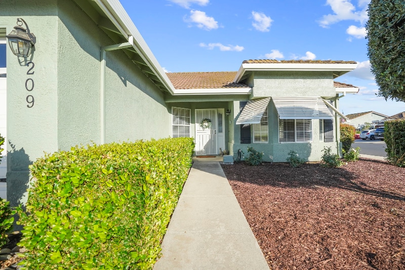 Building Photo - 209 Grapewood Ct