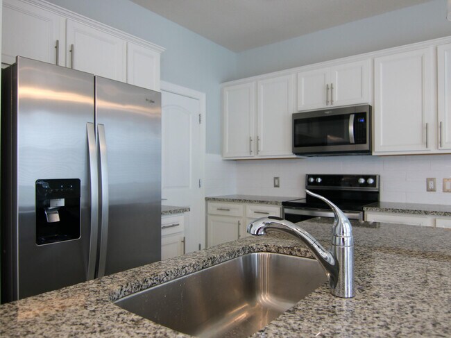Building Photo - 8333 Rearing Ln
