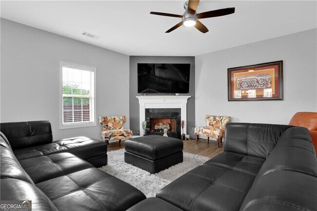 Building Photo - 2145 Waterford Park Dr