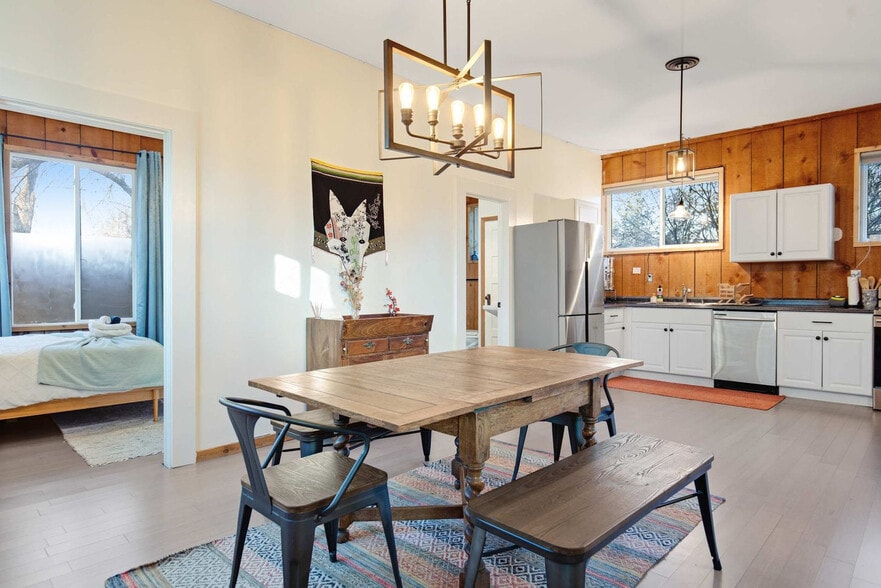 Building Photo - 4403 W Alpine St