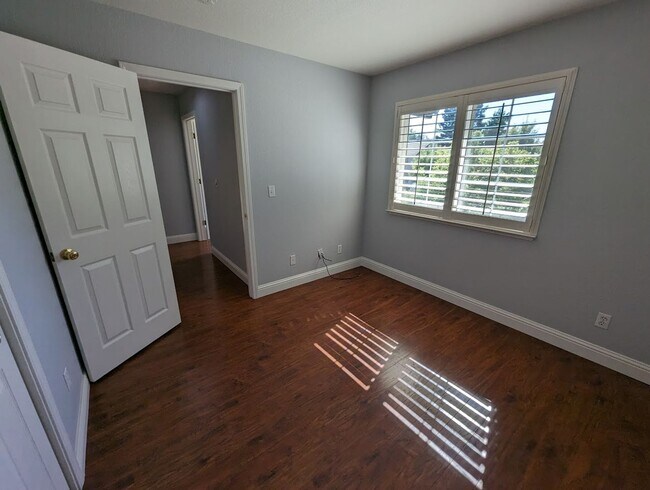 Building Photo - Beautiful 3bed 2.5bath 2 story home located in Rivergate Gated Community