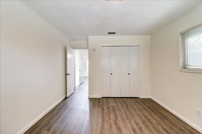 Building Photo - 5530 Tahoe Cir