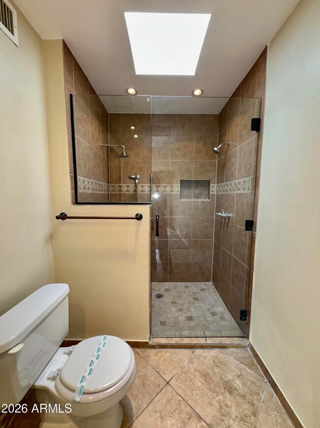 Building Photo - 546 S Allred Dr