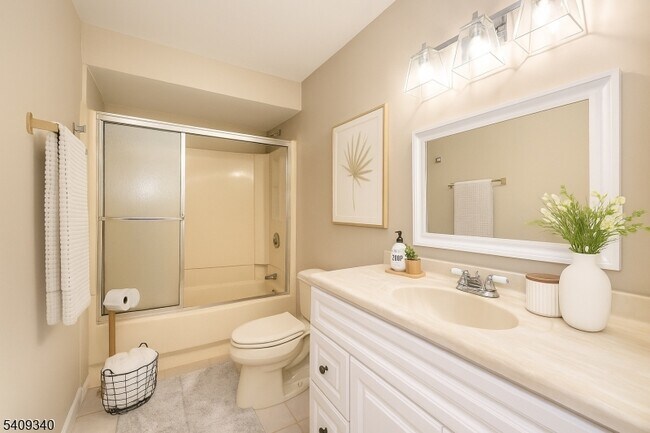 Building Photo - 388 Morris Ave