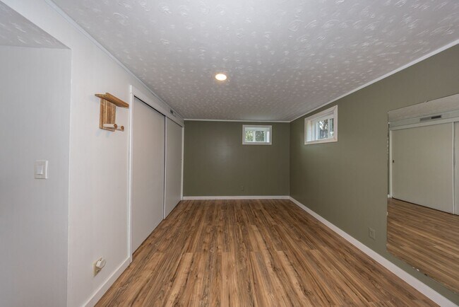 Building Photo - 225 7th St