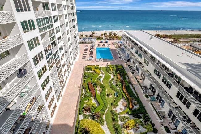 Building Photo - 5401 Collins Ave