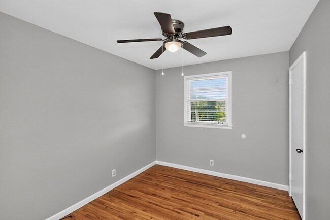 Building Photo - 261 Eisenhower Dr