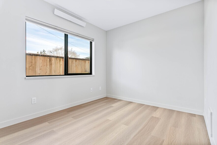 Building Photo - 2517 Vallette St