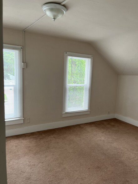 Master Bedroom - 200 6th Ave SW