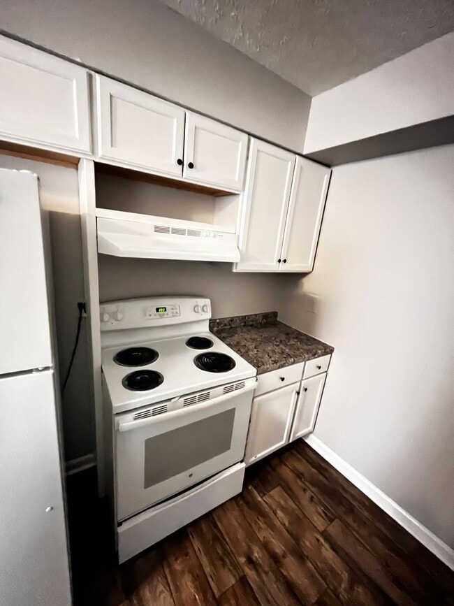 Building Photo - 4405 Landside Dr