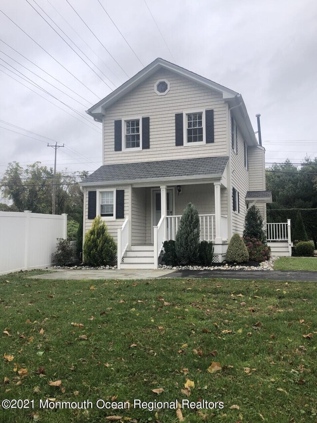 Building Photo - 497 Sycamore Ave