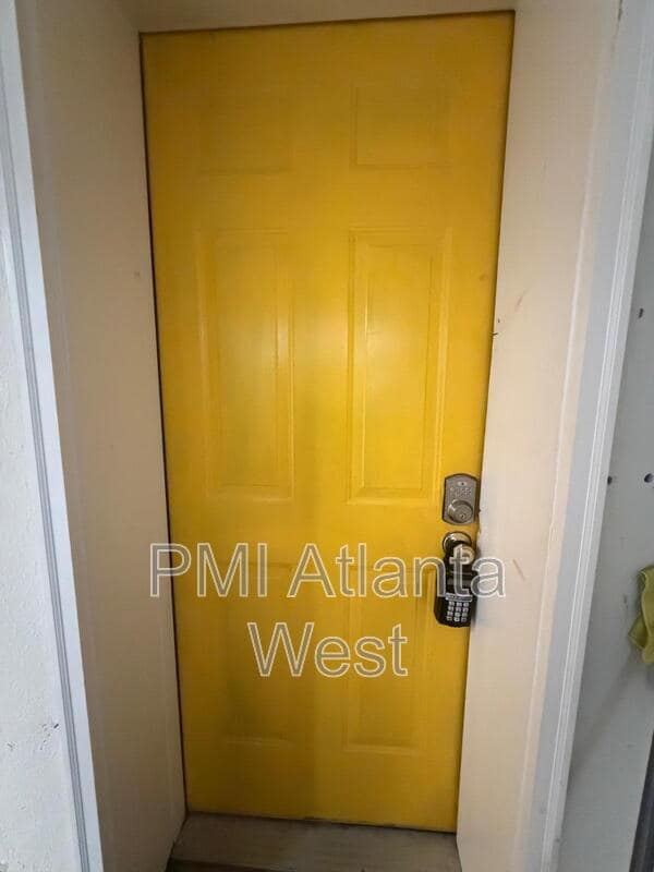 Building Photo - 1500 Avon Ave SW