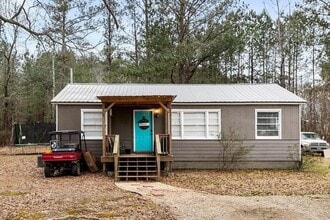 Building Photo - Cozy Home on 1.22 acres in Beauregard
