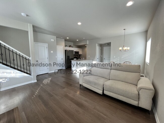 Building Photo - Stunning Townhouse Located in Northeast Co...