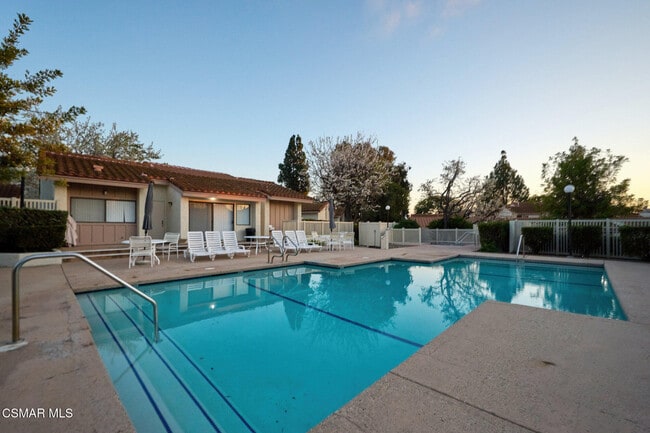 Building Photo - 1988 Olivewood Ct