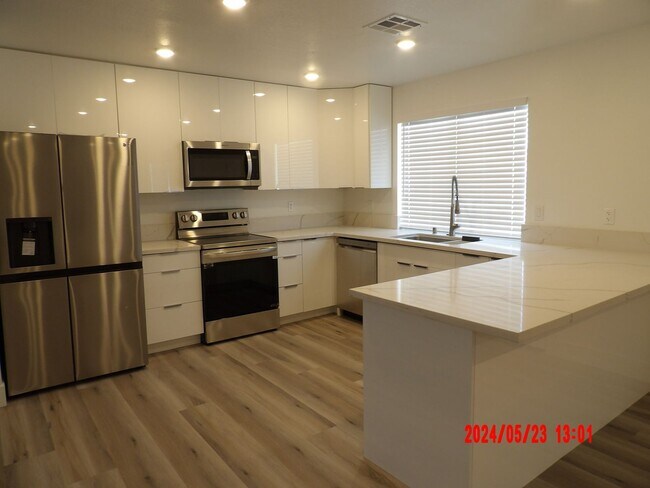 Building Photo - 4240 Gaye Ln