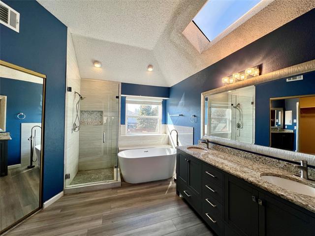 Building Photo - 814 Clearlake Dr