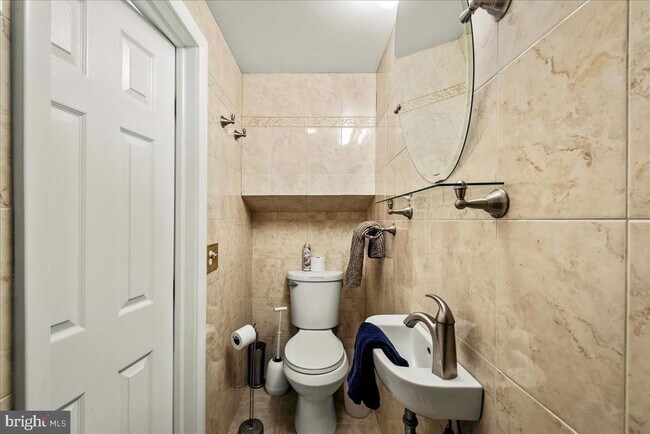 Building Photo - 31 Middle Village Way