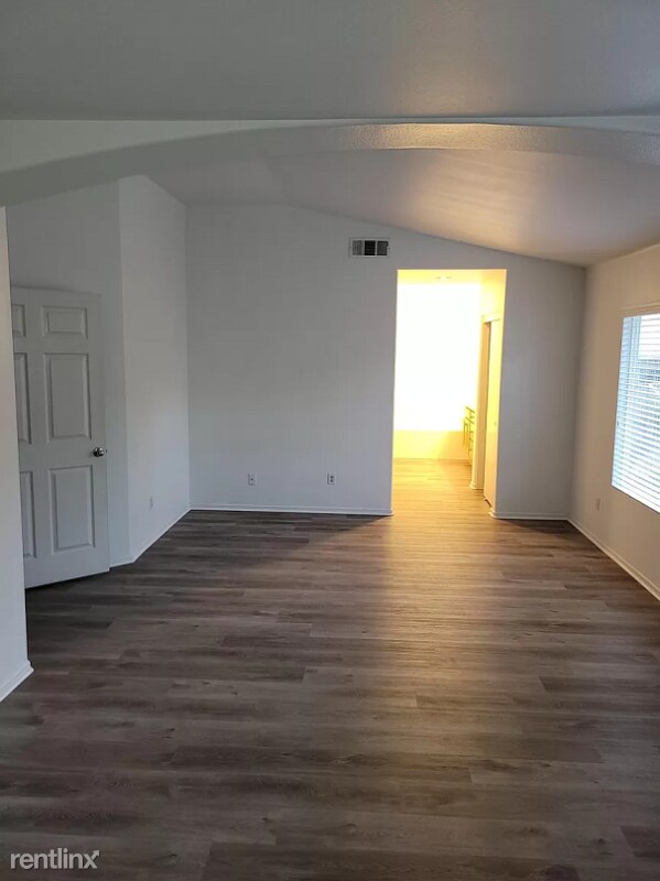 Building Photo - 3 br, 2.5 bath House - 1125 Lassen Peak Pl