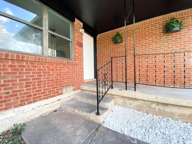 Building Photo - 4820 NW Lindy Ave