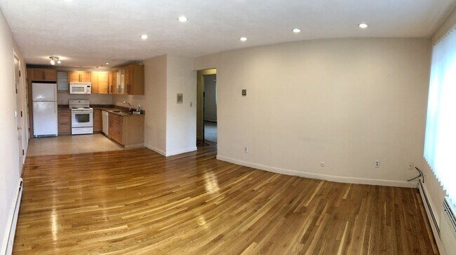 Building Photo - 2-bed with 1-parking South Newton