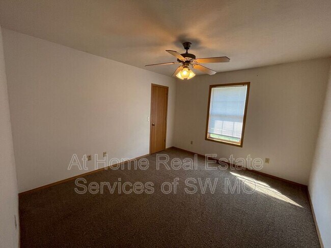 Building Photo - 1145 N Northwood Ave