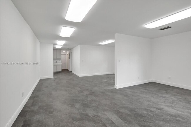 Building Photo - 5980 SW 40th Ave