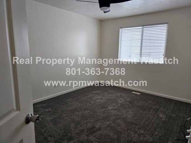 Building Photo - Come Check Out This Newly Updated 5 Bedroom 3 bathroom Home in South Jordan!