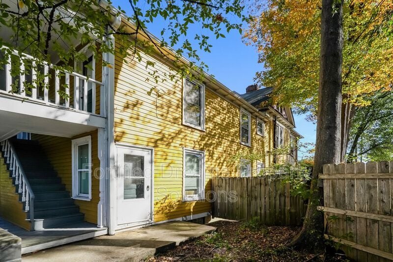 Building Photo - 400 S.Spring St