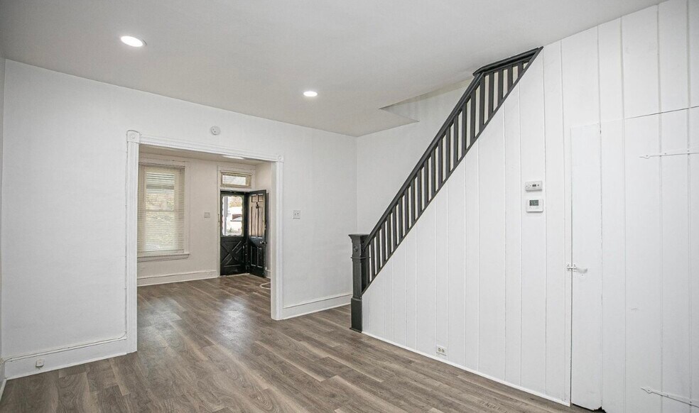 Building Photo - 6170 Lawnton St