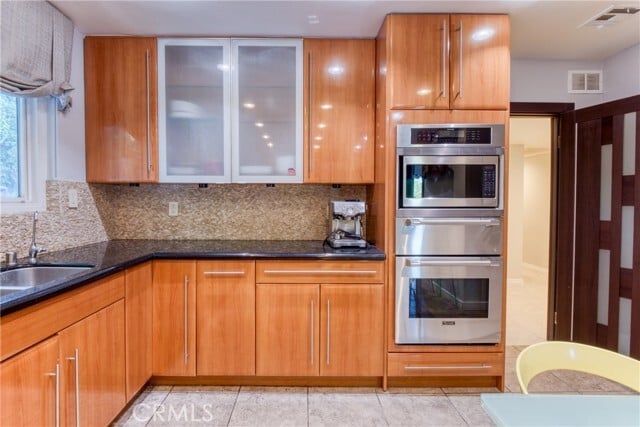 Building Photo - 7796 Skyhill Dr