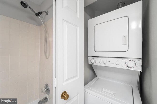 Building Photo - 545 E Braddock Rd