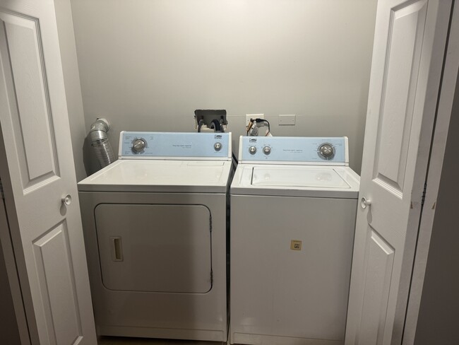 Building Photo - 521 N Racine Ave