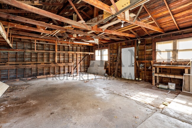 Building Photo - 1934 N Burns Ave