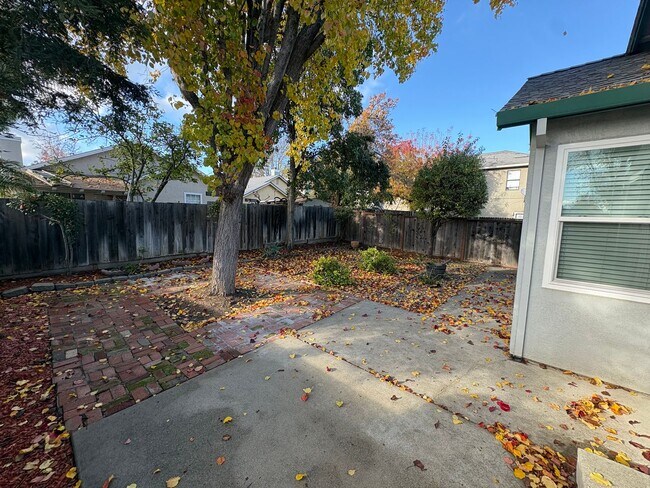 Building Photo - Cozy 3 Bed 2 Bath Home in Brentwood