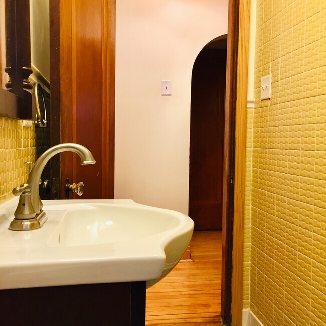 Building Photo - 1924 Kenilworth Ave