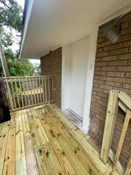 Building Photo - 720 1/2 N Main st Apt A