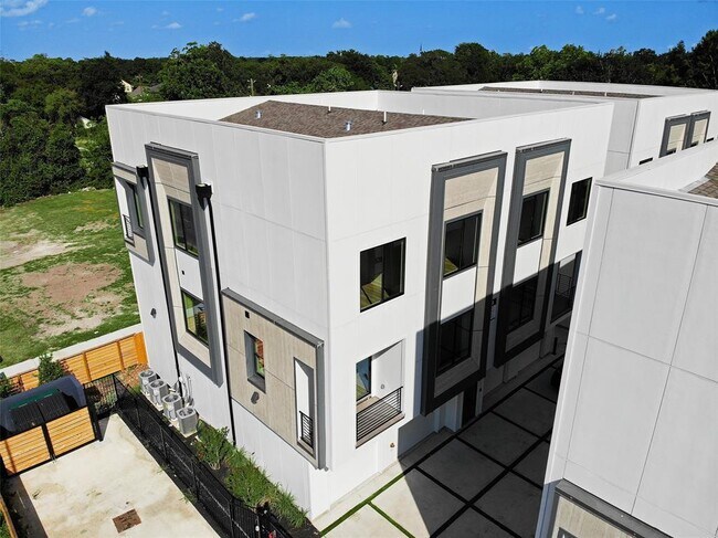 Building Photo - 4722 Old Spanish Trail