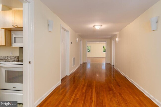 Building Photo - 6221 Walhonding Rd