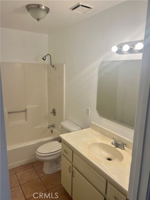 Building Photo - 58573 Sunflower Dr