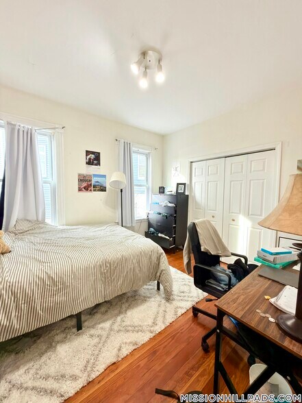 Building Photo - 18 Lawn St