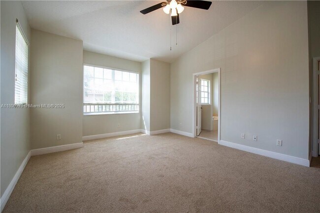Building Photo - 3371 Lakeside Dr