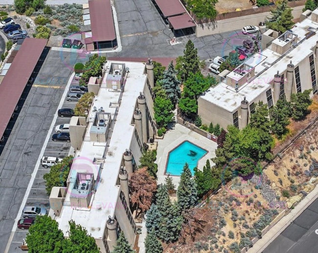 Building Photo - Incredible condo near UNR! This charming 2...