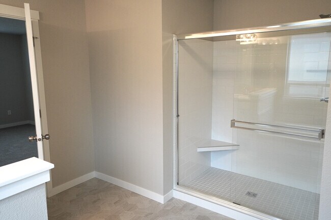 Building Photo - 3154 N Greengate Way